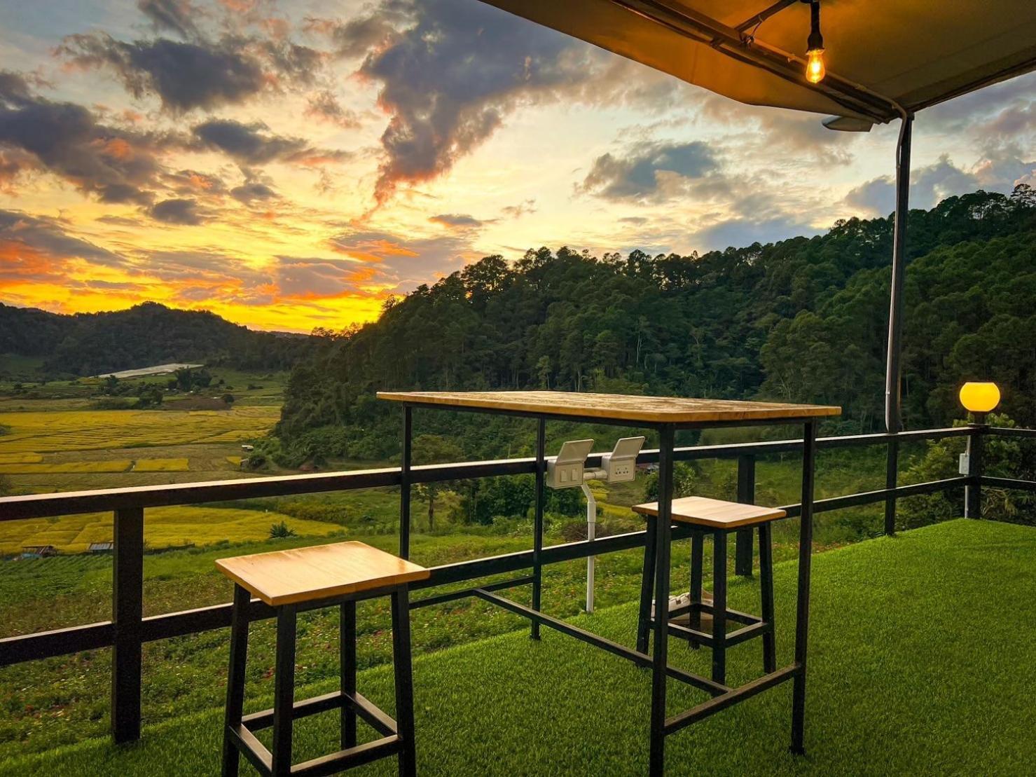สวนไร่รุ่งอรุณ Suan Rai Rungarun Hotel Ban Na Pa Paek Bagian luar foto
